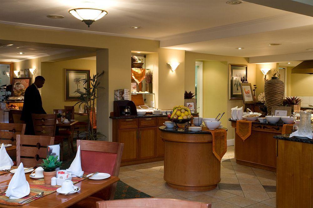 Courtyard Hotel Sandton Johannesburg Exterior photo
