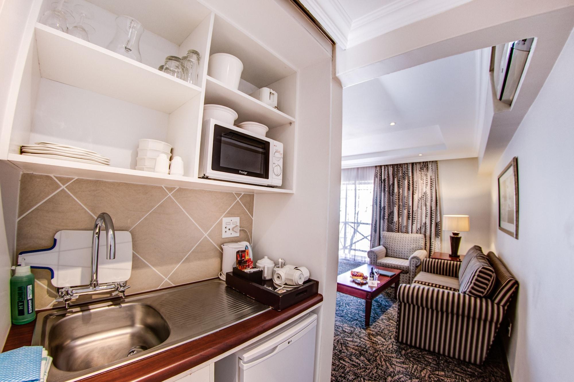 Courtyard Hotel Sandton Johannesburg Exterior photo