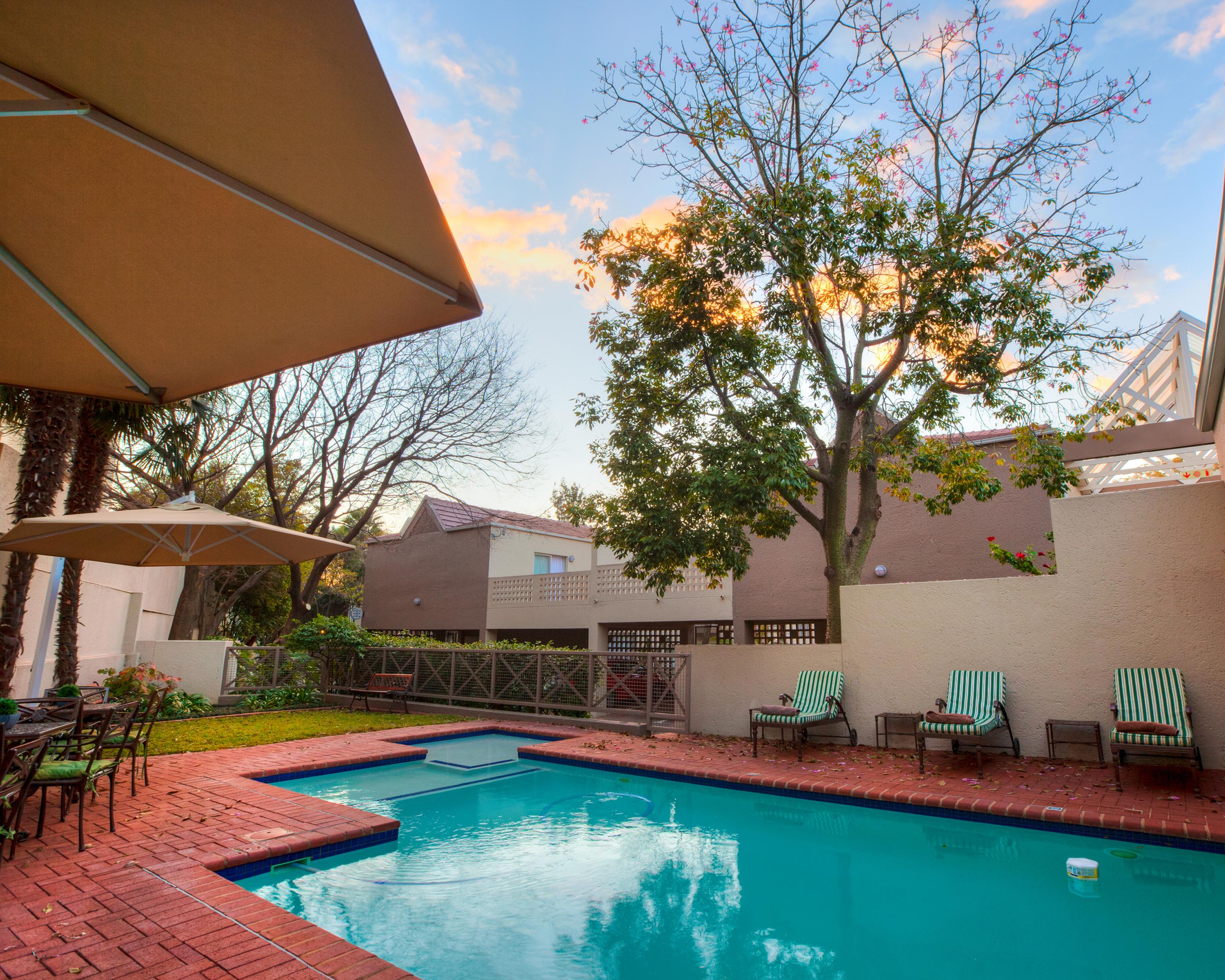 Courtyard Hotel Sandton Johannesburg Exterior photo