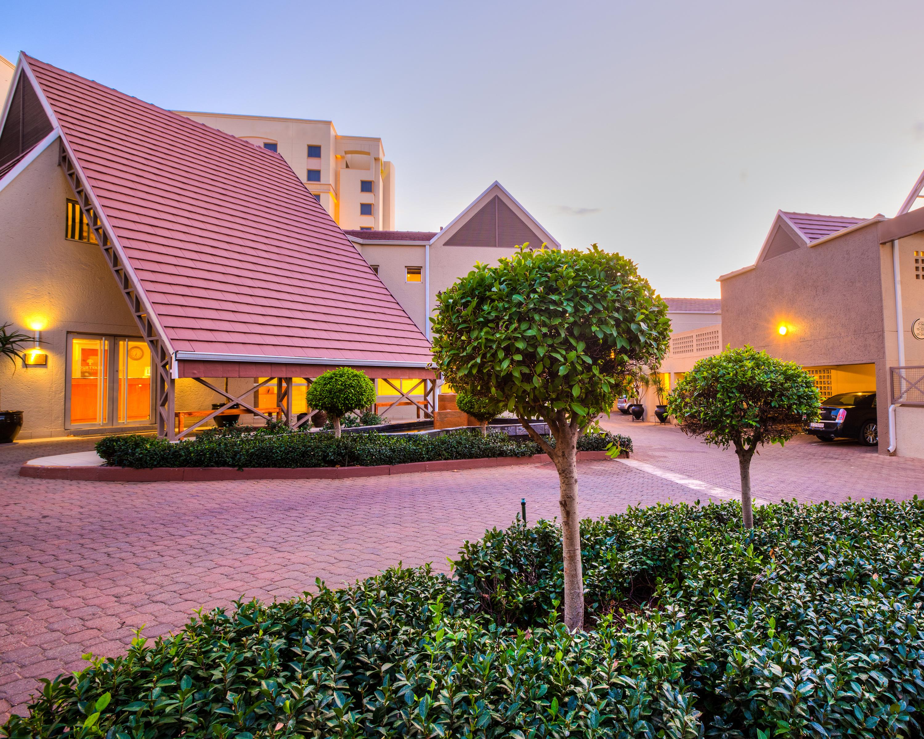 Courtyard Hotel Sandton Johannesburg Exterior photo