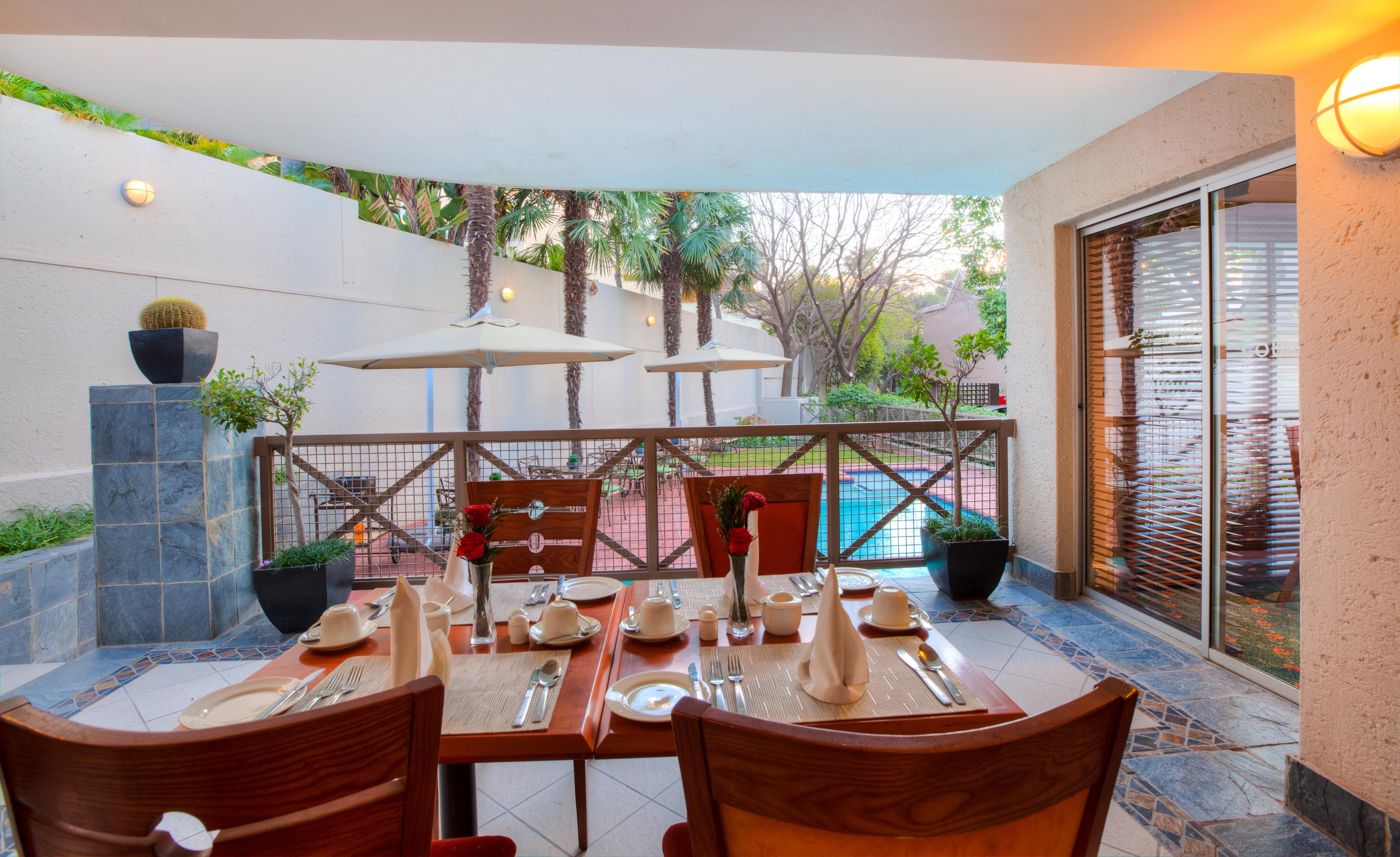 Courtyard Hotel Sandton Johannesburg Exterior photo