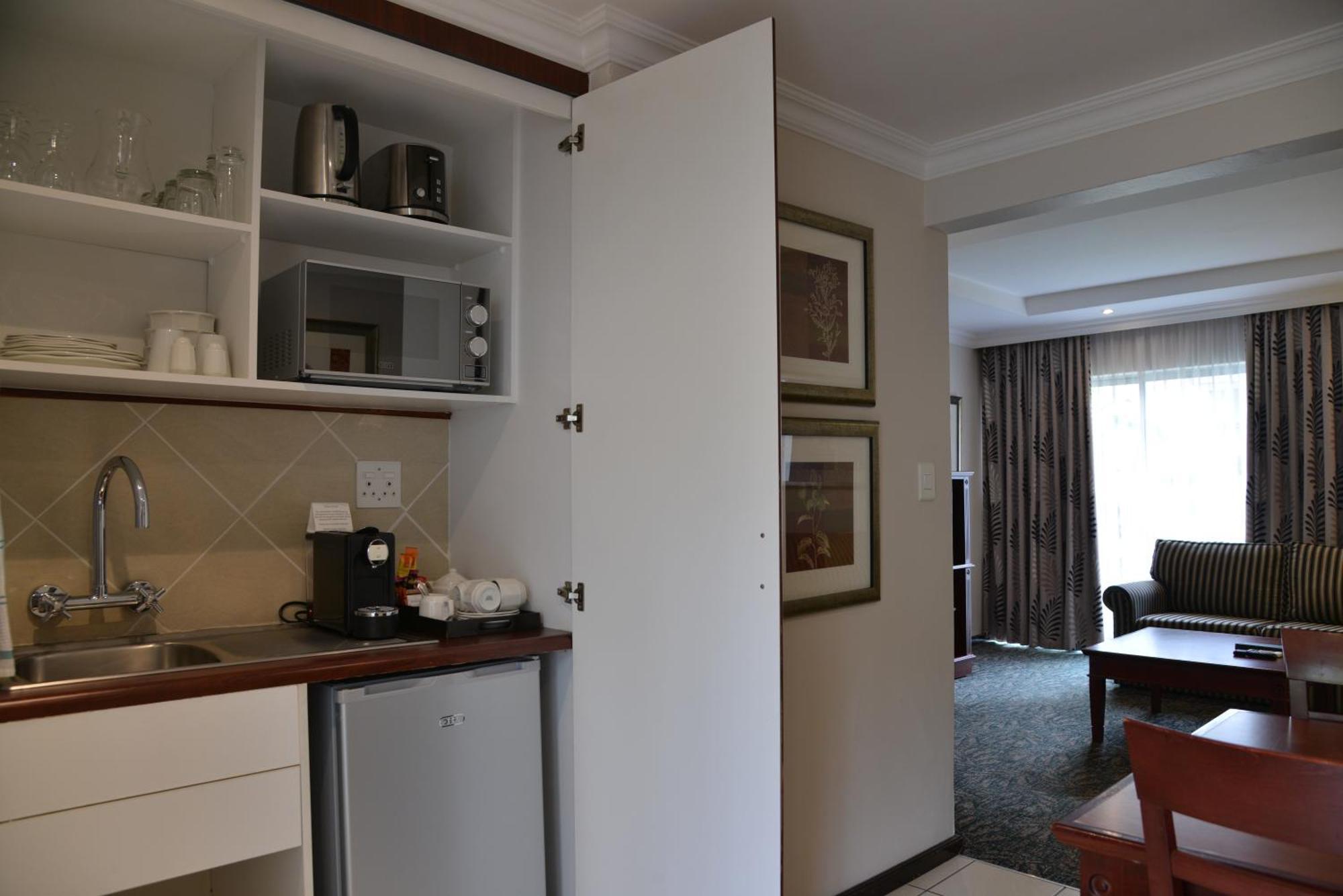 Courtyard Hotel Sandton Johannesburg Room photo