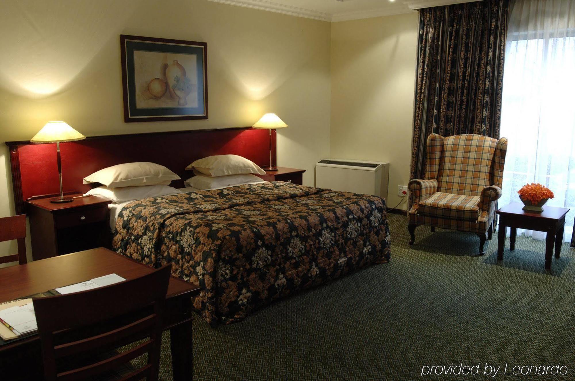 Courtyard Hotel Sandton Johannesburg Exterior photo