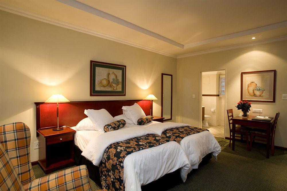 Courtyard Hotel Sandton Johannesburg Exterior photo