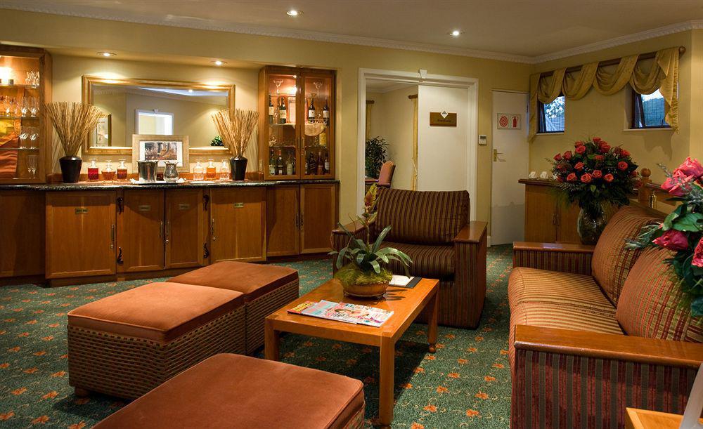 Courtyard Hotel Sandton Johannesburg Exterior photo