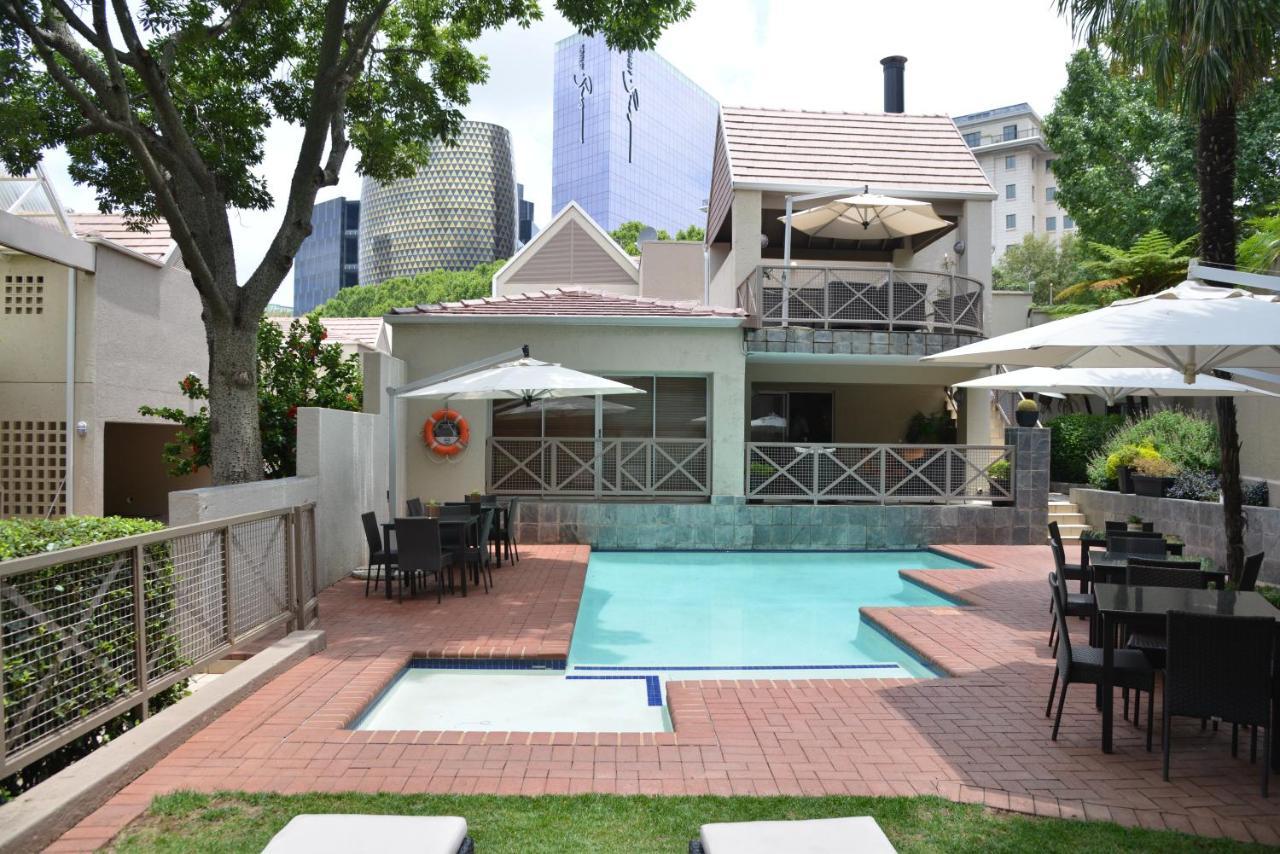 Courtyard Hotel Sandton Johannesburg Exterior photo