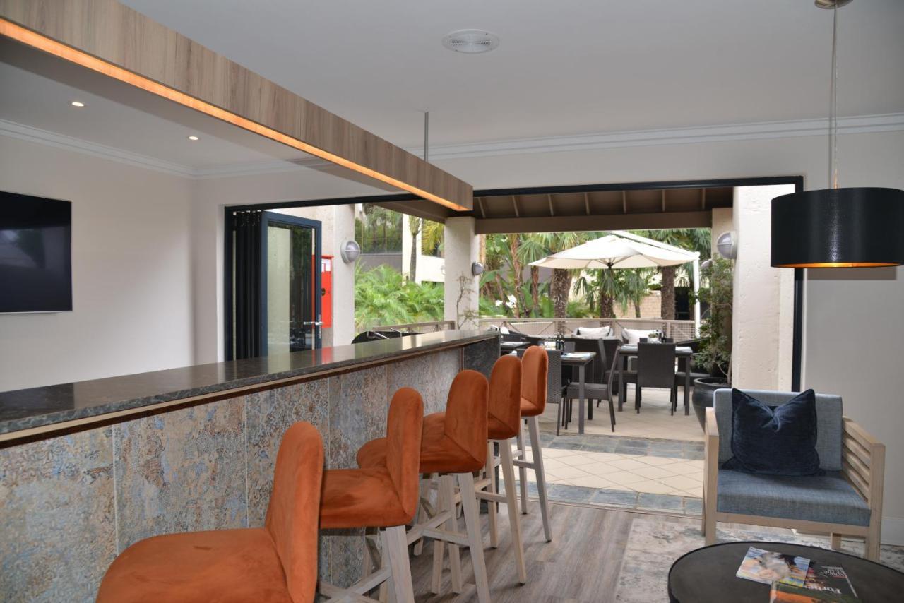 Courtyard Hotel Sandton Johannesburg Exterior photo