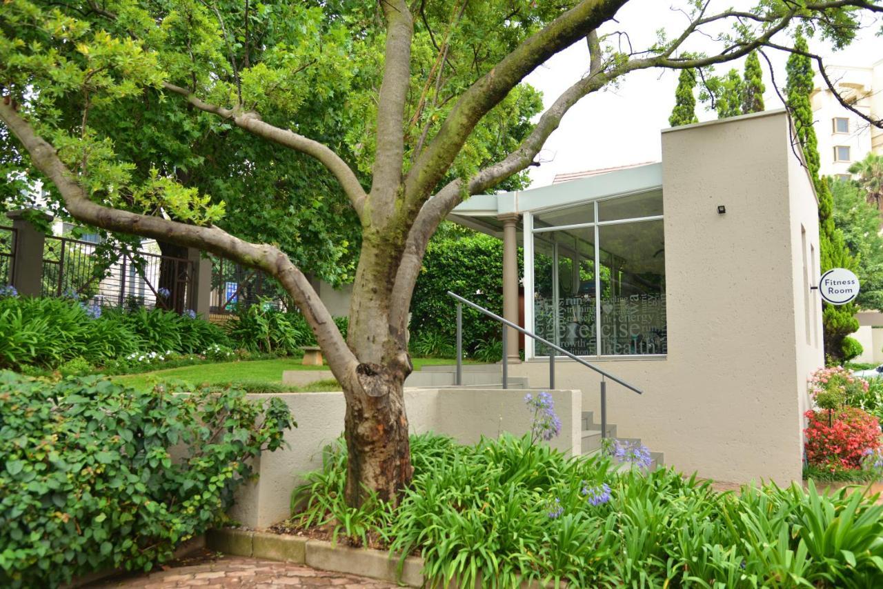 Courtyard Hotel Sandton Johannesburg Exterior photo